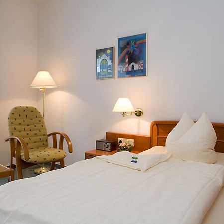 Central Inn Hotel Garni Eppelborn Oda fotoğraf