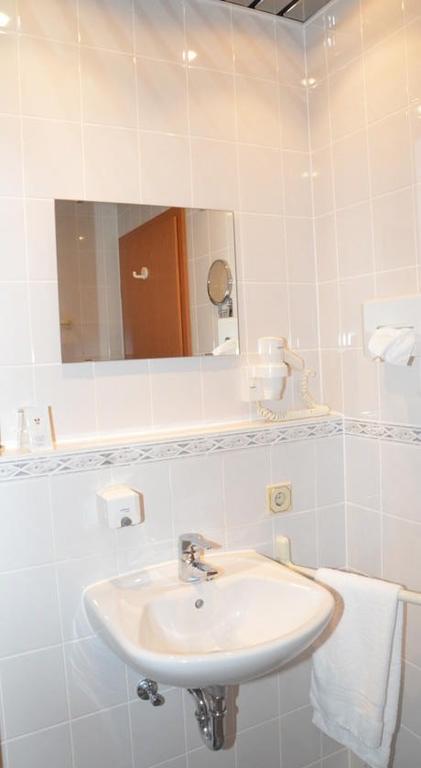 Central Inn Hotel Garni Eppelborn Dış mekan fotoğraf