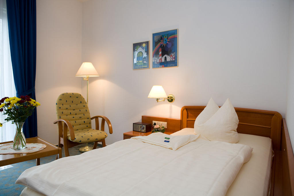 Central Inn Hotel Garni Eppelborn Oda fotoğraf