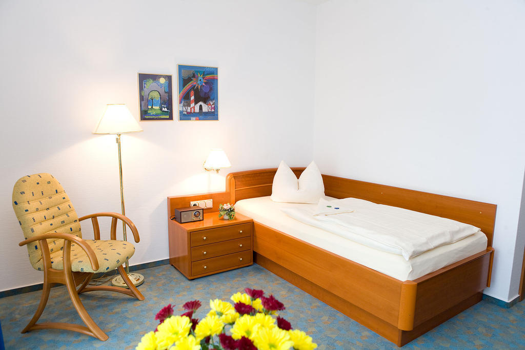 Central Inn Hotel Garni Eppelborn Oda fotoğraf